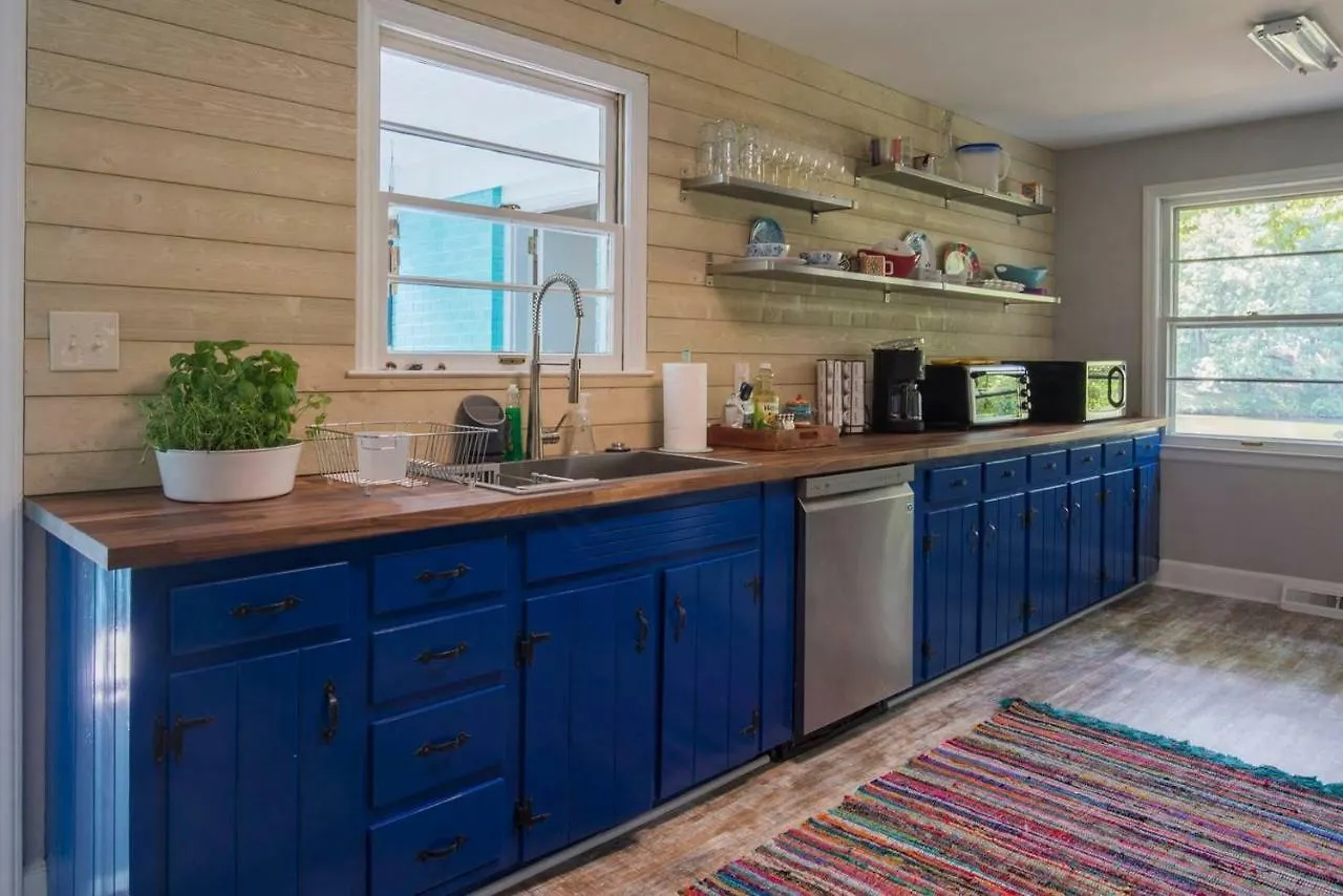 Boho By The Water! 1750Sqft - Fishing & Sleeps 10! Villa Charlotte Holiday home